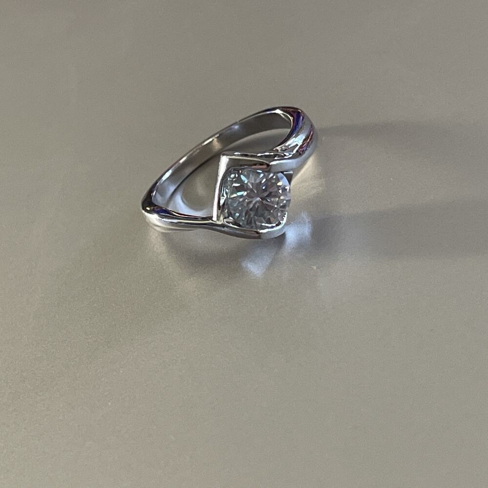 Moissanite 1 Ct Diamond Color:light Green Sterling Silver Size 6